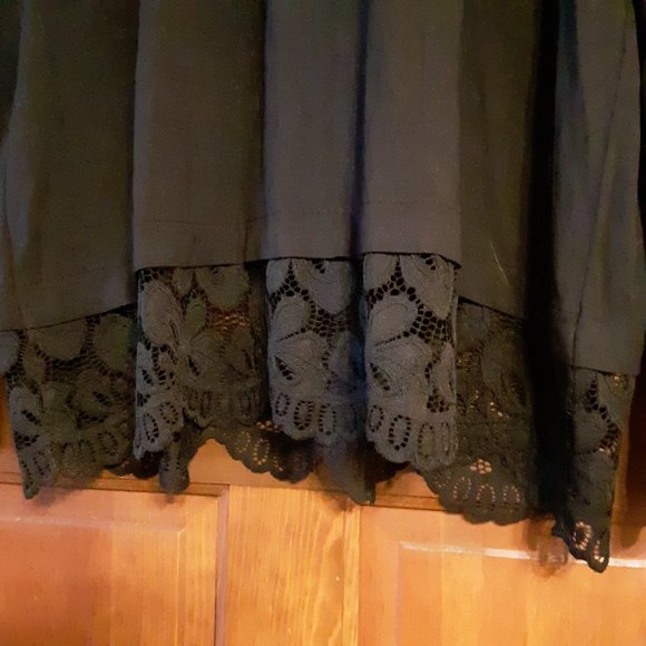 J.Jill $89 Black Lace hem top L - Picture 3 of 4